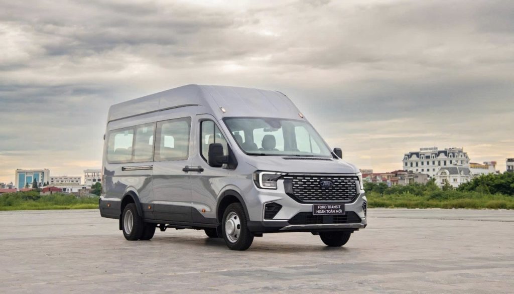 Dịch vụ thuê xe 18 chỗ có nước uống của Huy Đạt